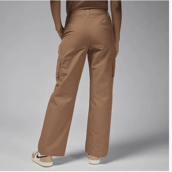 New Jordan Women’s Standard Fit Chicago Pants Archaeo Brown Size Large